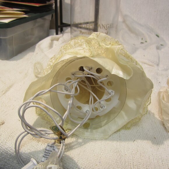 ANGEL TREE TOPPER LIGHTED,10'' TALL CREAM LACE GOLD WINGS - Picture 7 of 9